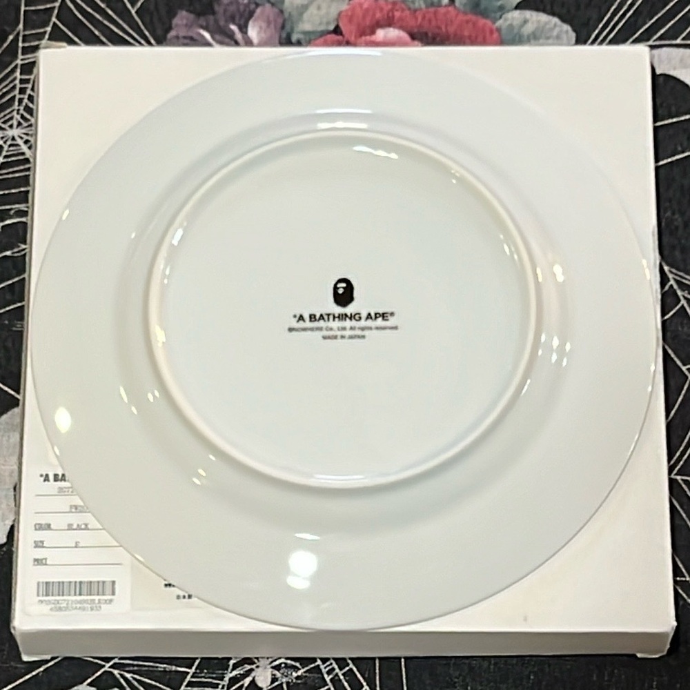 NEW 2020 BAPE A BATHING APE BABY MILO MADISON AVENUE BLACK CERAMIC DINNER PLATE - Picture 5 of 8
